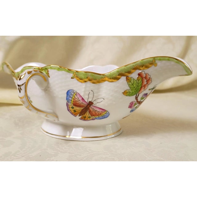 1980s Herend Queen Victoria Green 220 Vbo Double Spouted Sauce Gravy Boat Hungarian Porcelain For Sale - Image 10 of 13
