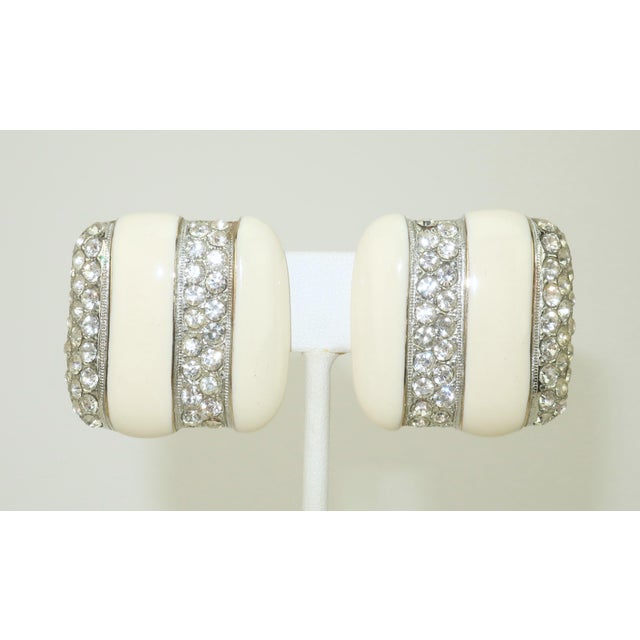 Donald Stannard served as an assistant to Kenneth Jay Lane in the 1960's until 1972 when he started his own line of...