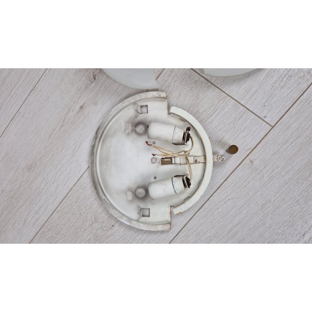 White Small Mania Wall Lamp in Glass by Vico Magistretti for Artemide, 1960s For Sale - Image 8 of 12