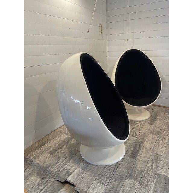 Set of 2 vintage egg-chairs [ armchair “ovalia ” by thor-larsen” 1970 ? ] made in sweden known from the movie [men in...