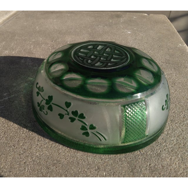 1980s Celtic Knot Irish Crystal Bowl Green Cut-to-Clear Shamrocks on Frosted Panels For Sale - Image 14 of 15