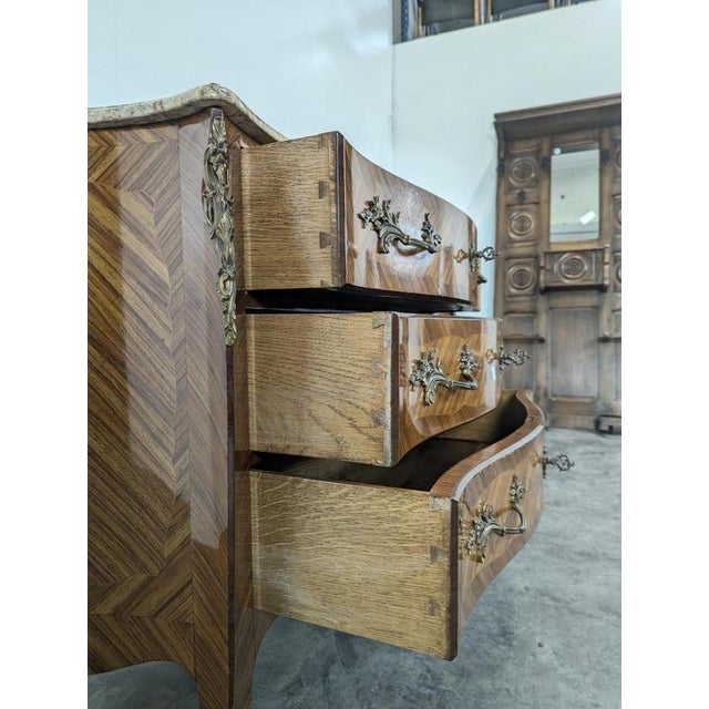 Chest of Drawers in Rosewood Marquetry For Sale - Image 4 of 11