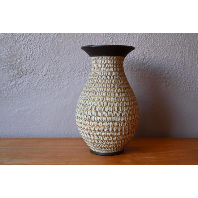 Brutalist Scarred Terracotta Vase by Alfred Krupp, 1970s For Sale - Image 3 of 8