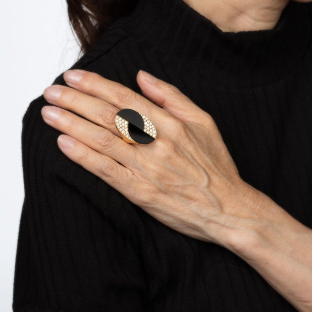 1970s 70s Vintage Onyx Diamond Large Cocktail Ring 18k Yellow Gold 7.25 Oval Jewelry For Sale - Image 5 of 6