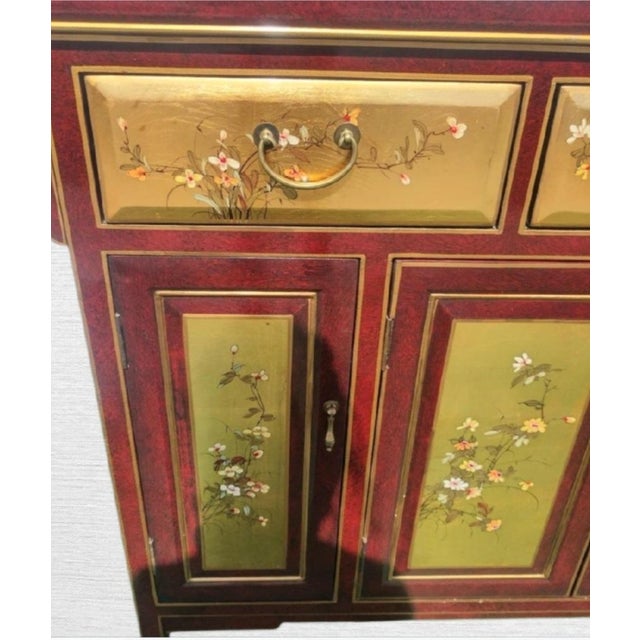 Vintage Chinoiserie Bird Floral Red Gold Leaf Pagoda Top Regency Buffet Credenza Server Cabinet For Sale - Image 10 of 11