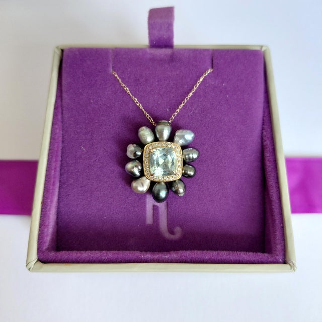 2020s 2.55ct Aquamarine, Diamond and Pearl 14k Yellow Gold Pendant Necklace - Fei Liu For Sale - Image 5 of 7