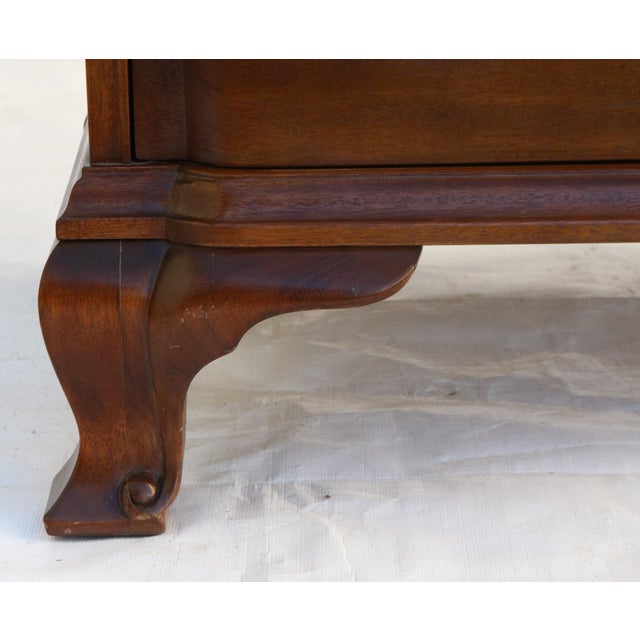 1980s Kindel Mahogany Block Front Chest of Drawers/Commode For Sale - Image 11 of 13