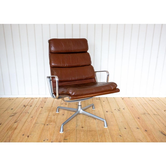 Soft Pad Leather Aluminium EA216 Lounge Chair by Charles and Ray Eames for Herman Miller, 1975 For Sale - Image 13 of 18
