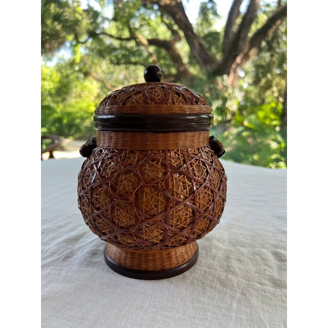 Vintage Chinese Woven Ginger Jar With Wood Elements For Sale In Miami - Image 6 of 6