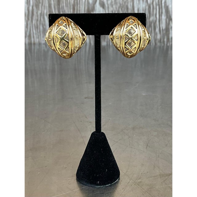 Gold Vintage Ciner Gold Tone Clip on Earrings For Sale - Image 8 of 12