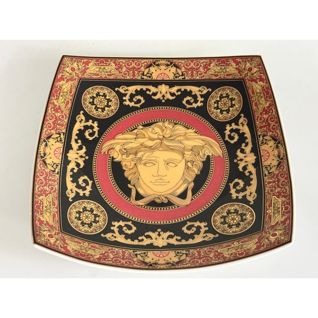 Rosenthal Curved Medusa Bowl by Versace for Rosenthal, 1993 For Sale - Image 4 of 7