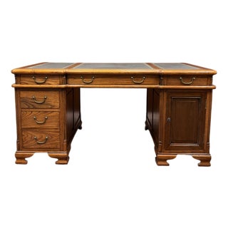 English Chesterfield Desk in Oak For Sale