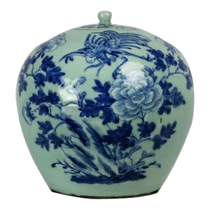 Antique 19th Century Chinese Porcelain Urn With Top