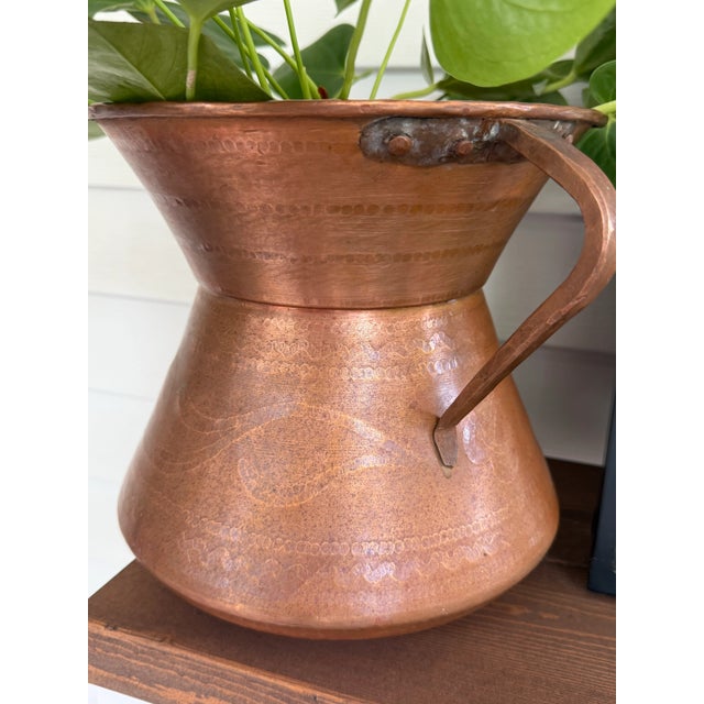 Antique Italian Copper ‘Conca’ Amphora Style Water Vessel / Vase For Sale - Image 4 of 12