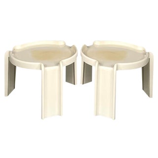Modern Italian White Plastic Coffee Tables attributed to Giotto Stoppino for Kartell, 1970s, Set of 2 For Sale