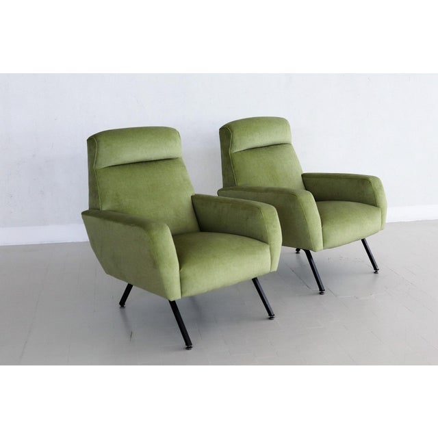 Mid-Century Modern Vintage Italian Lounge Chairs in Green Velvet, 1960s, Set of 2 For Sale - Image 3 of 16