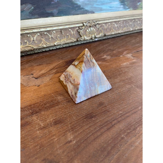 Gemstone 1970s Hand-Carved Polished Onyx Pyramid Sculpture or Paperweight For Sale - Image 7 of 10