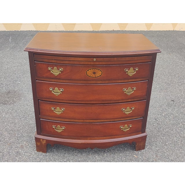 Mid 20th Century Vintage Lexington Heirloom Solid Mahogany Chippendale Bachelors Chest of Drawers For Sale - Image 5 of 11