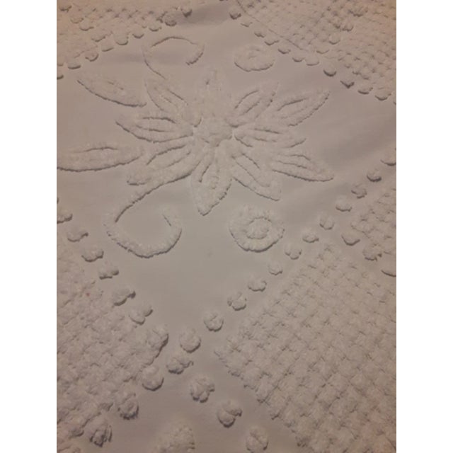 Shabby Chic Mid Century Kennedy Era Vintage Chenille True White Tufted Chenille Blanket/Bedspread For Sale - Image 3 of 6