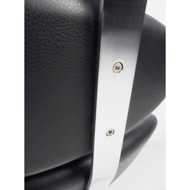 EJ5 Corona Lounge Chairs in Steel and Black Leather by Poul M. Volther for Erik Jørgensen, 1960s, Set of 2 For Sale - Image 6 of 8
