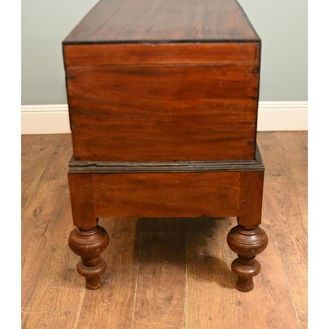 Antique Portuguese Inlaid Linen Trunk, 1800 For Sale - Image 5 of 7