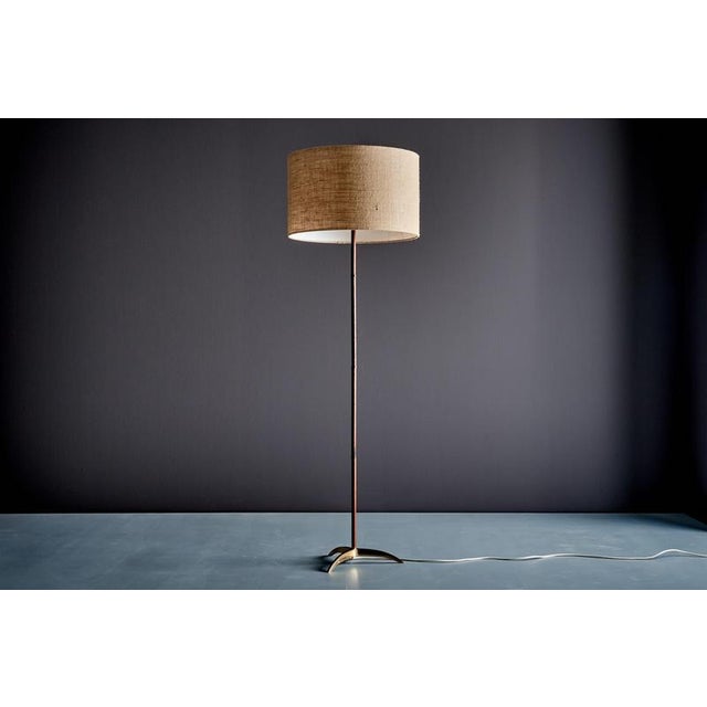 Floor Lamp in Brass and Wood by Kalmar Austria, 1950s For Sale - Image 3 of 13