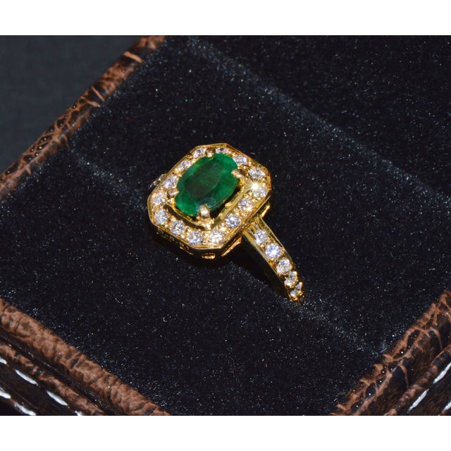 Green Certified Natural 2.15cts vs F Diamond Emerald 18k Solid Gold Ring Band, Size 6.75 For Sale - Image 8 of 12