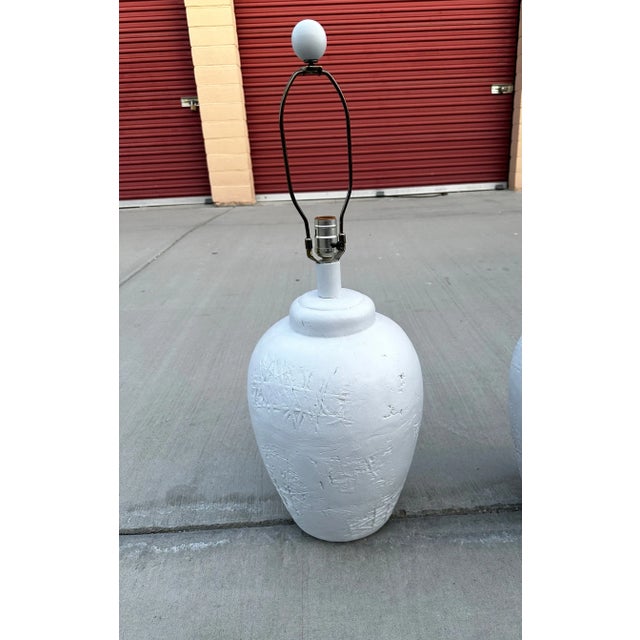 1980s Pair of White Postmodern Plaster Urn Table Lamps For Sale - Image 5 of 8