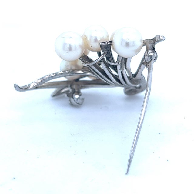 1990s Mikimoto Estate Akoya Pearl Brooch Pin Sterling Silver For Sale - Image 4 of 7