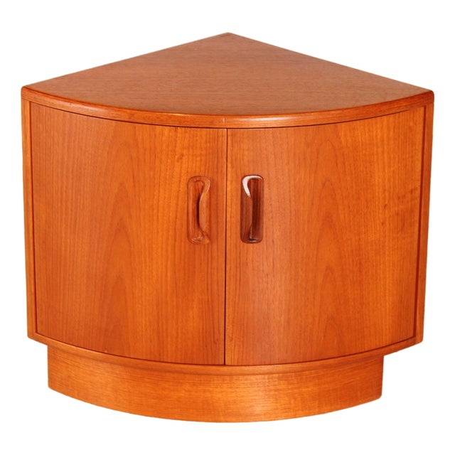 Mid-Century Fresco Corner Cabinet from G-Plan, 1970s For Sale