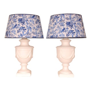 Vintage Table Lamps Traditional Blue and White Birds a Pair For Sale