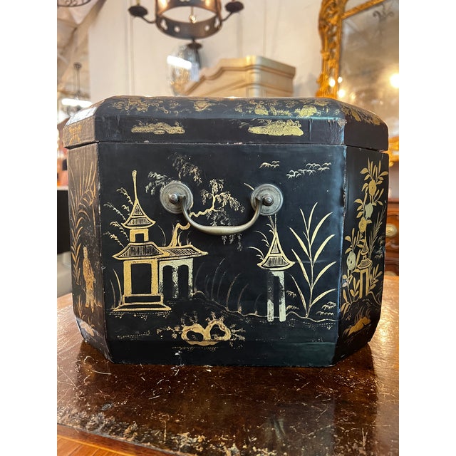 Chinoiserie 19th Century Regency Chinoiserie Lacquered and Gilt Casket For Sale - Image 3 of 6