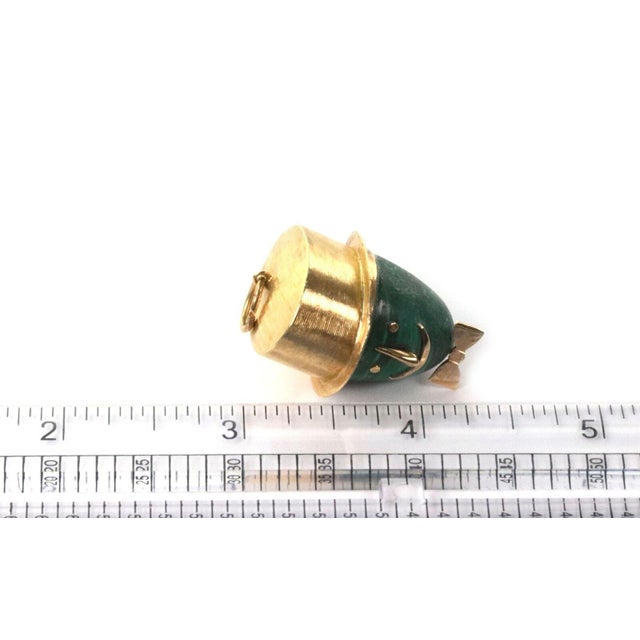 Late 20th Century Estate 18k Yellow Gold Malachite Man's Face Hat Bow Tie Pendant For Sale - Image 5 of 5