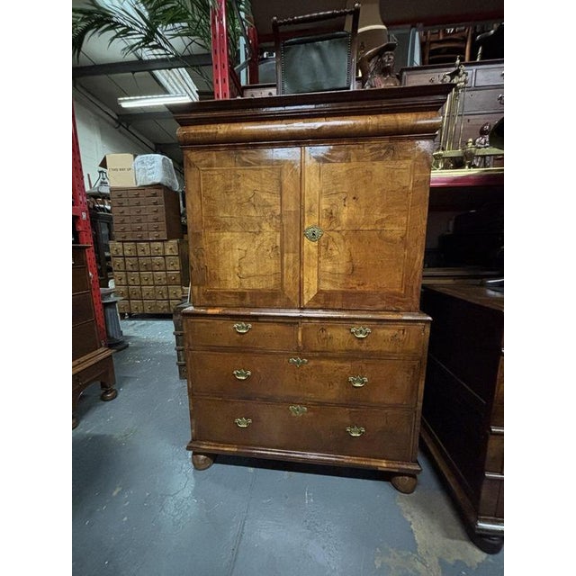 Brown William & Mary Cabinet in Walnut For Sale - Image 8 of 18