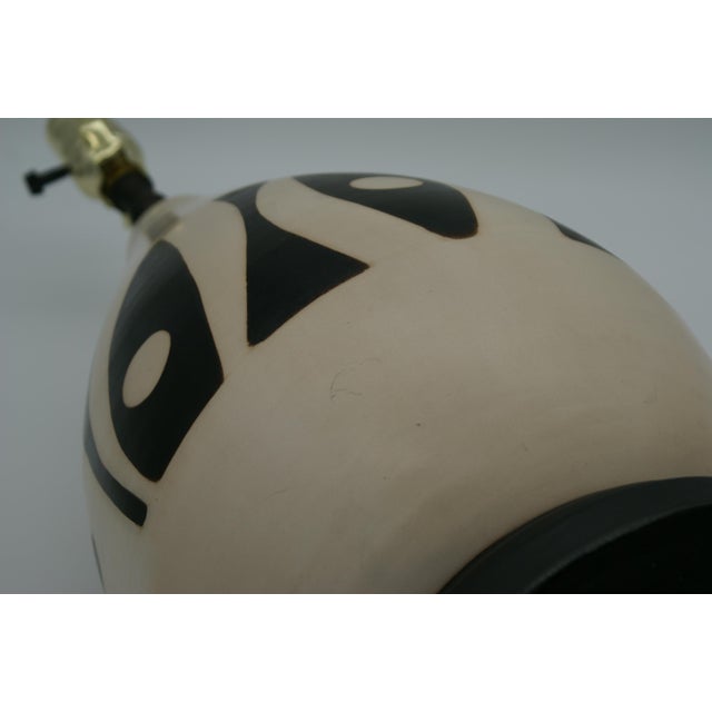 Late 20th Century Black & Ivory Geometric Chulucanas Pottery Lamp – Handcrafted Peruvian Art Bulb Shape For Sale In Wichita - Image 6 of 8