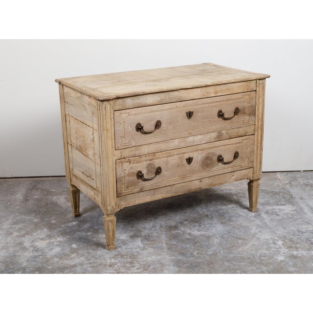 Italian Neoclassical 18th Century Bleached Walnut Commode with Fluted Side Posts For Sale - Image 11 of 12