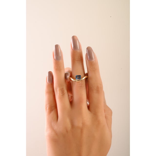 Ink Blue Modern 14k Gold Emerald-Cut Blue Sapphire Wave Band Ring Gift for Her Size 6.5 For Sale - Image 8 of 14