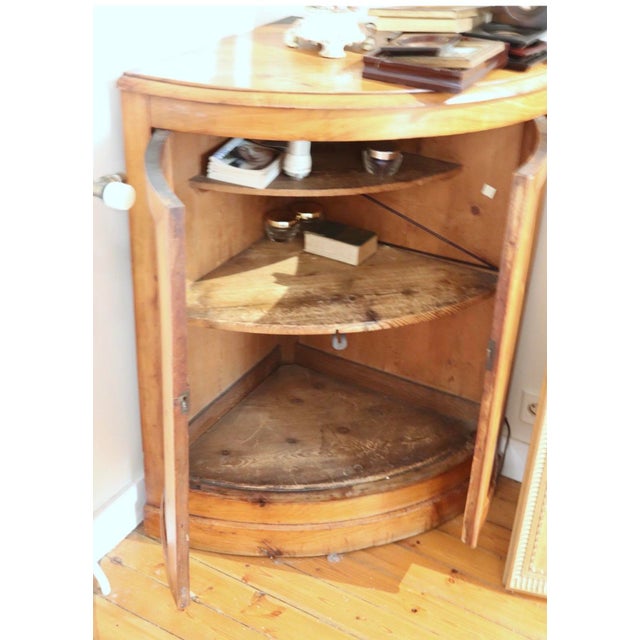 Louis Philippe Corner Cabinet, in Very Good conditions. Designed before 1890