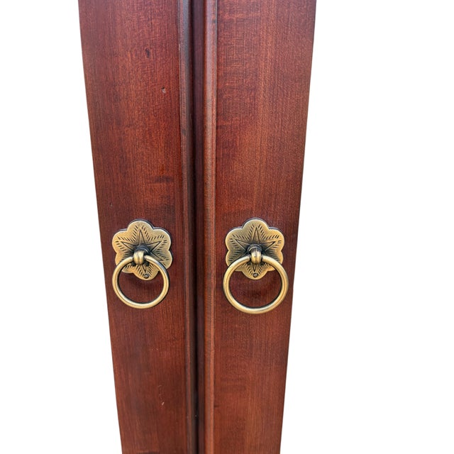 1990s Ethan Allen British Classics Curio Cabinet China Hutch Display Breakfront Cherry For Sale In Philadelphia - Image 6 of 14