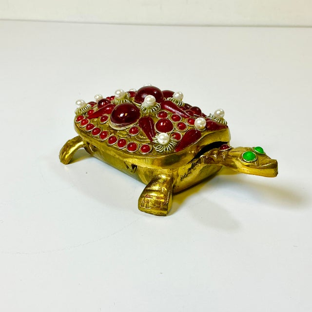 1960s Vintage Art Deco Coastal Hollywood Regency Bejeweled Brass Turtle Box For Sale - Image 9 of 18