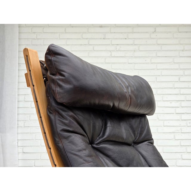 1970s, Norwegian design by Ingmar Relling. Lounge chair model "Siesta". Original black furniture leather with nice patina....