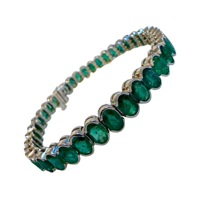 2020s 20 Ct Oval Shaped Emerald Bezel Set Bracelet 14k Yellow Gold, 21gm, 7" Long For Sale - Image 5 of 8
