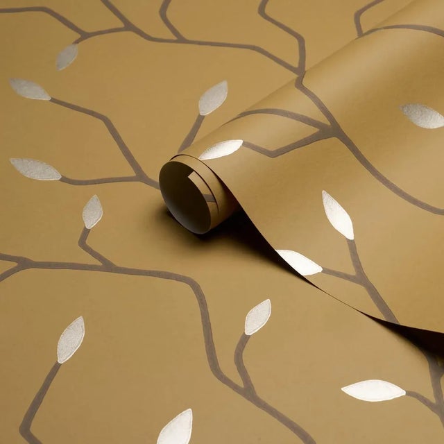 2020s Schumacher Cymbeline Wallpaper In Gold For Sale - Image 5 of 5