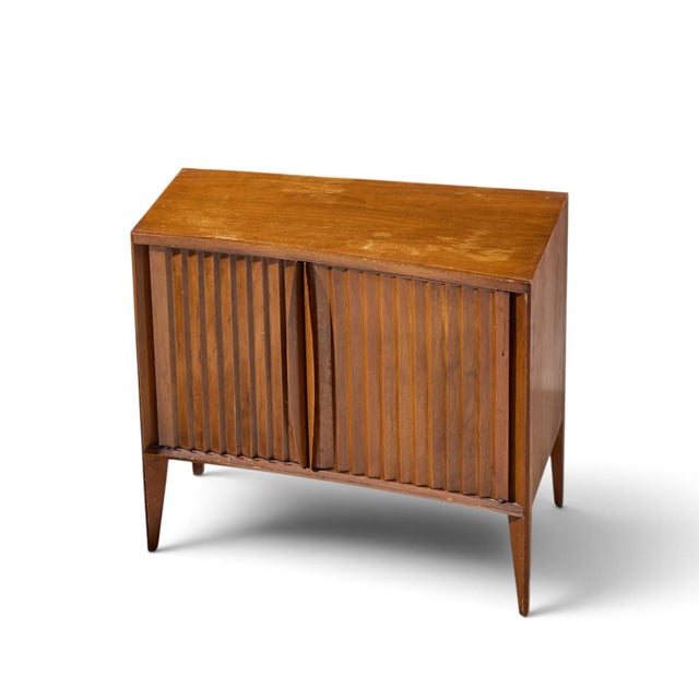 Unagusta Mid Century Walnut Curved Nightstands - Pair For Sale - Image 12 of 12