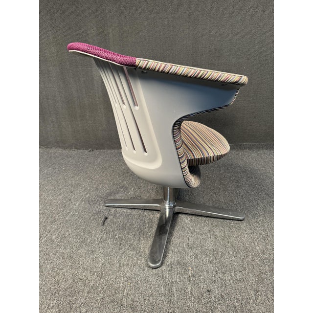 Steelcase i2i Swivel Lounge chair. Featuring a plastic shell and a upholstered swivel seat and back. The four prong...