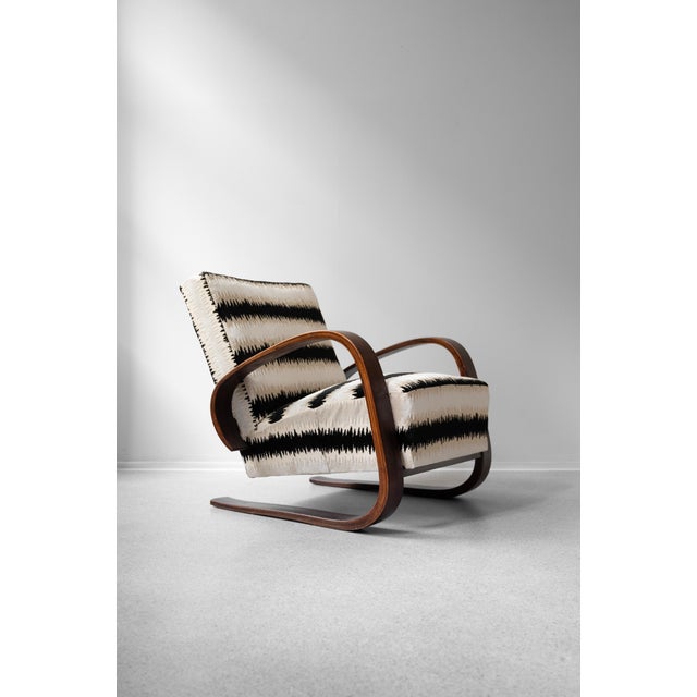 Art Deco Tank Armchair attributed to Miroslav Navrátil, Former Czechoslovakia, 1960s For Sale - Image 9 of 9