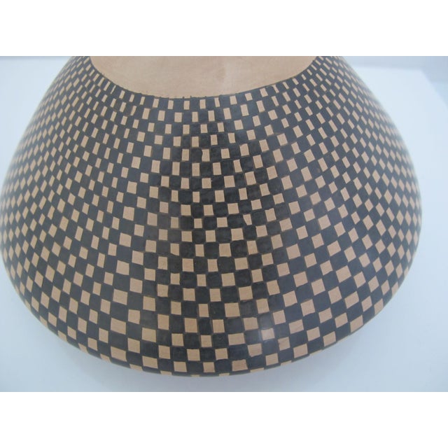 Ceramic Mata Ortiz Lazaro Ponce Mexico Geometric Checkerboard Pottery Olla Pot Vase For Sale - Image 7 of 8