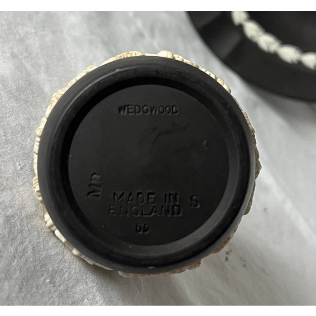 1950s Vintage Wedgwood Black Basalt Jasperware Ashtray & Lighter Set – Julius Caesar Profile - Set of 2 For Sale - Image 10 of 11