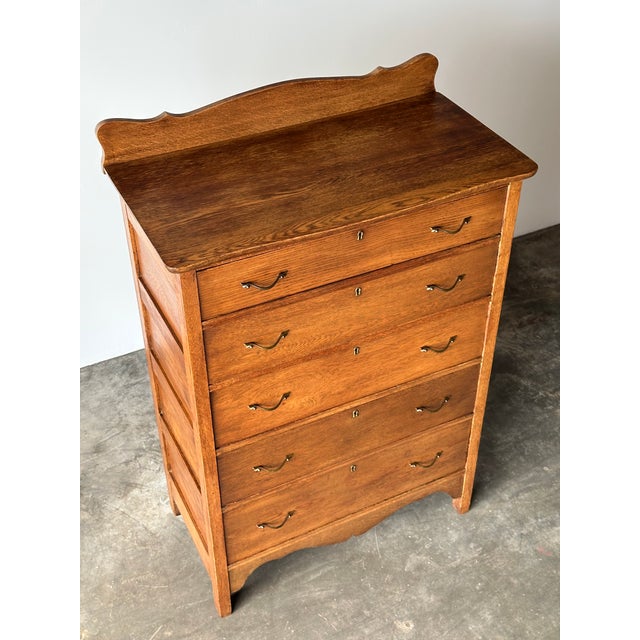 Traditional Antique Scalloped Quarter Sawn Golden Oak Chest of Drawers For Sale - Image 3 of 13