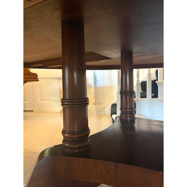 Antique Mahogany and Yew Wood Crossbanded Fourteen-Seater Circular Centre Dining Table, 1920 For Sale - Image 12 of 17